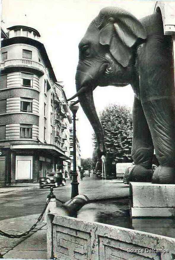 73 Chambery Fontaine des Elephants I.jpg